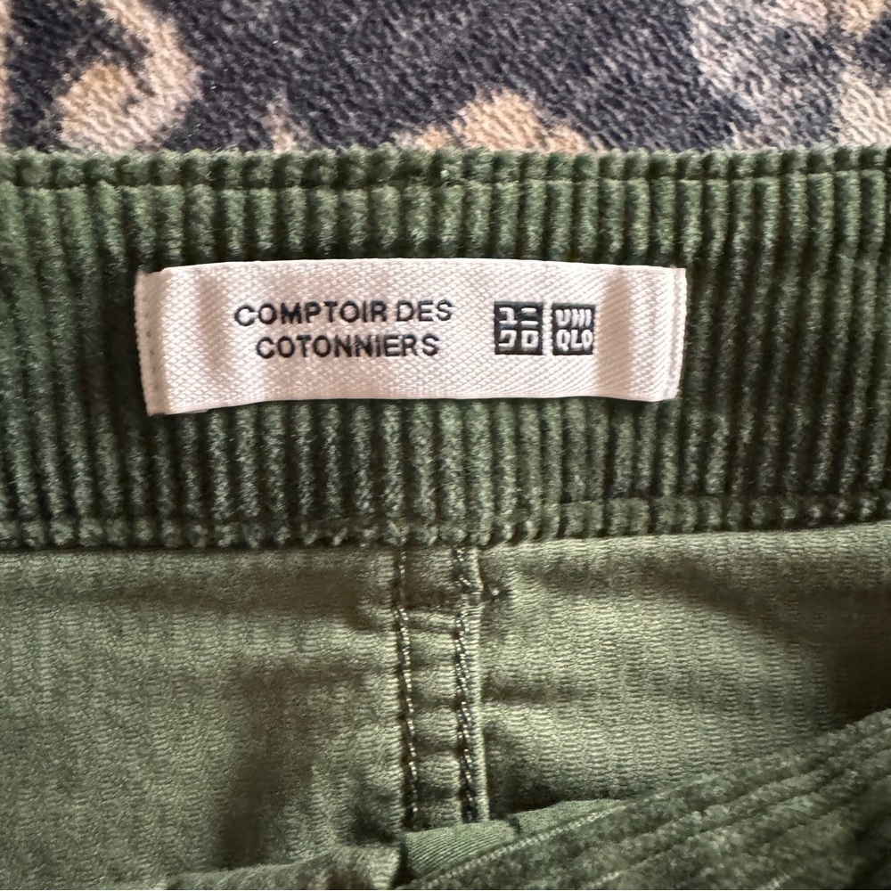 Uniqlo Corduroy Skirt Green Small worn once - Picture 3 of 6